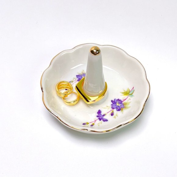 Vintage Ring Porcelain Dish with Handpainted Violets Gilded Gold Tip Japan - Picture 4 of 6